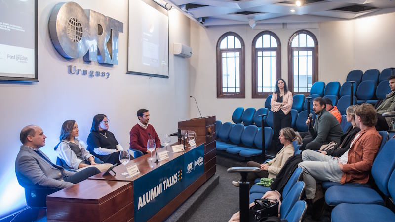 Dr. Nicolás Gambetta, Cra. Sofía Aldecosea, Dra. María Victoria Lafluf e Ing. Santiago Miguel.