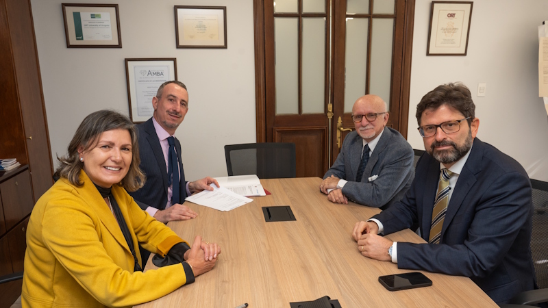 La universidad firma convenio con la Fundación Getulio Vargas