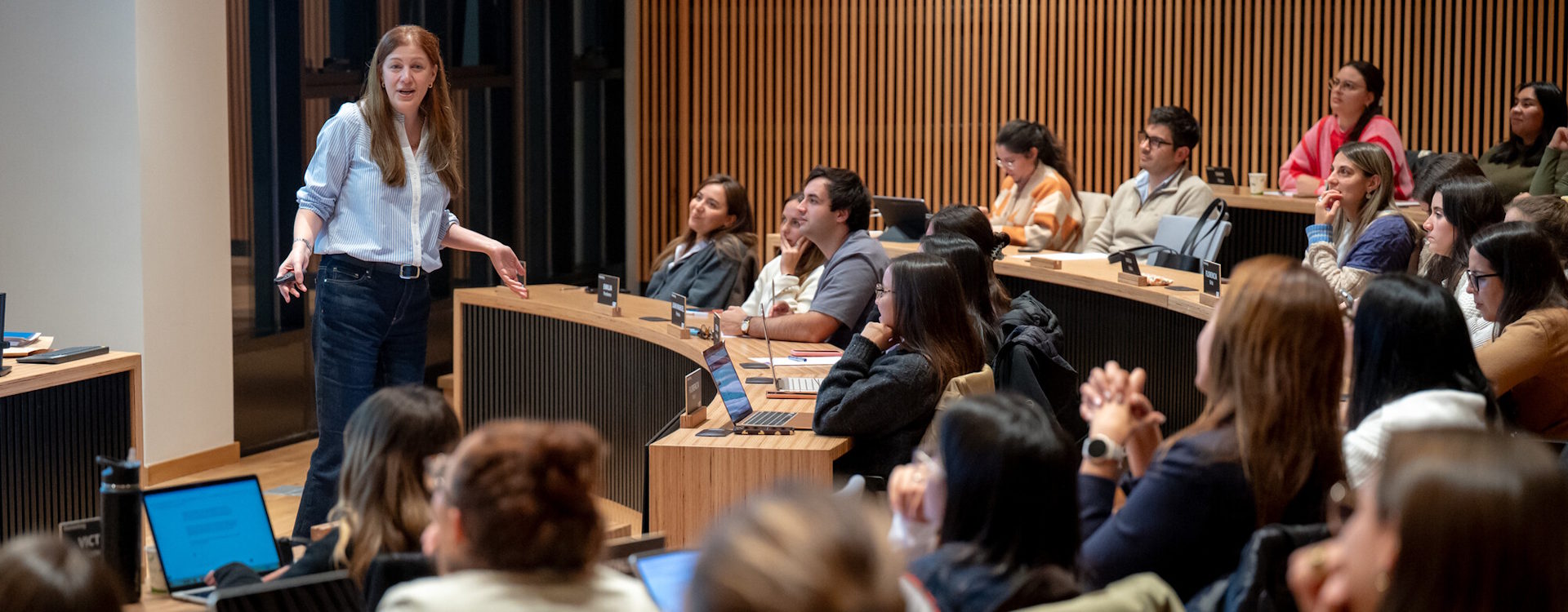 Clase en Escuela de Negocios