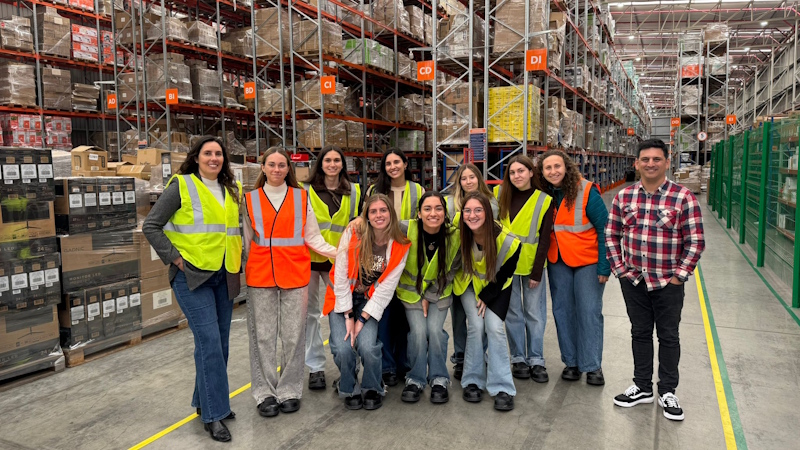 Estudiantes de Marketing y Dirección Comercial conocieron de cerca el funcionamiento del polo logístico de UES