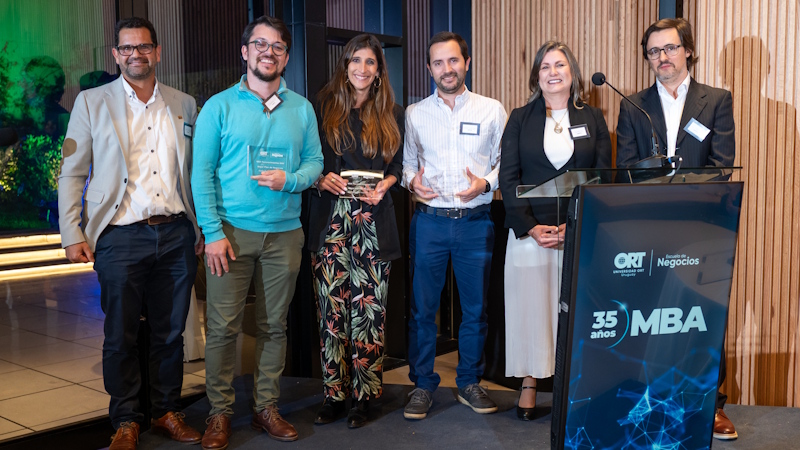 *Distinción al Mejor Plan de Negocios*