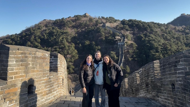 *Serrana Giovannini, Manuela Tasende y Luc&iacute;a Carabelli*