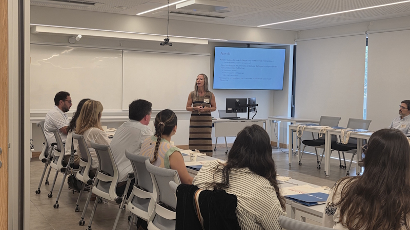 Open Doors en la Escuela de Negocios