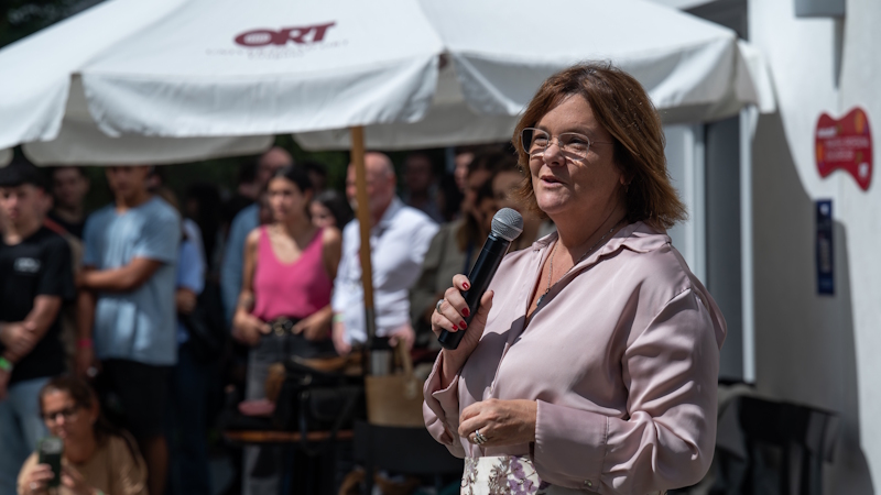 *Decana Mariella de Aurrecoechea*