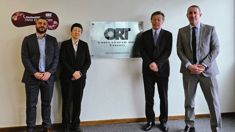 *Dr. Diego Telias, Dra. Shino Watanabe, Emb. Kenichi Okada y Lic. Andr&eacute;s Bancalari, MBA*