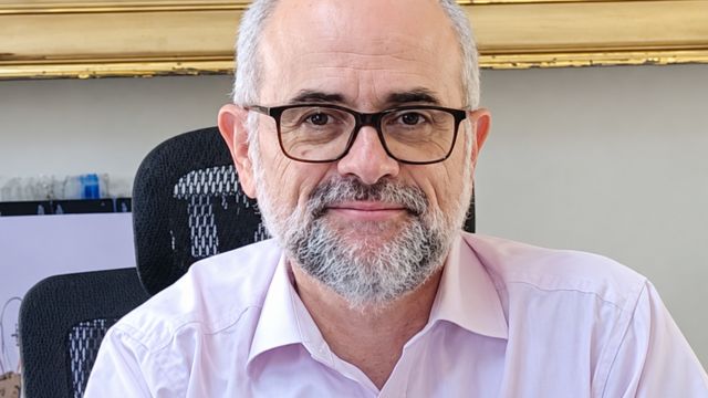 Prof. Marcel
                                            Suárez