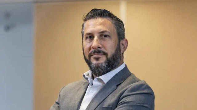 Mag. Daniel
                                            Serrot