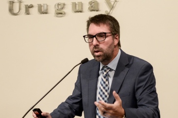 Dr. Diego Vallarino Dr. Diego Vallarino