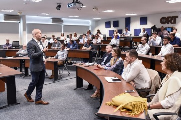 Conferencia “La competencia viene de lugares inesperados”
