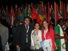 Tres estudiantes de la Licenciatura en Estudios Internacionales participaron junto a 700 jóvenes de 131 países en seminario que buscó soluciones a problemas mundiales